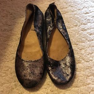 Metallic almost flats